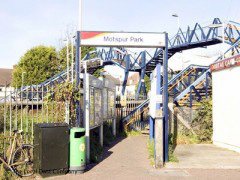 Motspur Park Rail Station London - Nearby Clubs and Bars, Restaurants